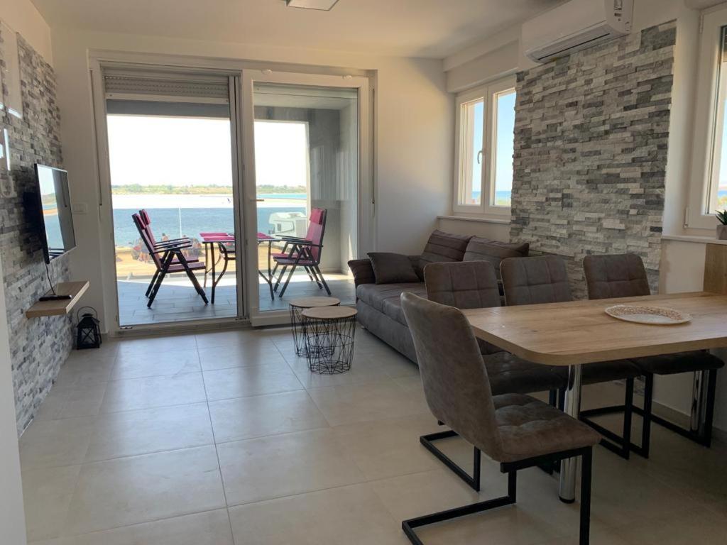 Apartmani Sunside Нин Экстерьер фото
